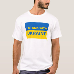 私はウクライナ国旗を掲げて立つ Tシャツ