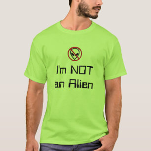 私はエイリアンではないです Tシャツ