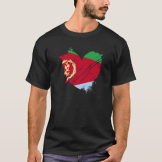 私はエリトリア人なのでエリトリアの旗が大好きでDNAに刻まれている Tシャツ