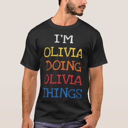 私はオリビアをやっているOlivia Things皮肉ことわざ Tシャツ (正面)