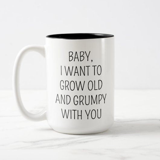 私はカスタムあなたの冗談に老けて不機嫌になりたい ツートーンマグカップ (左)