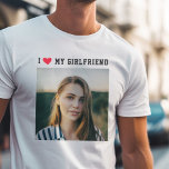 私はガールフレンドのスポーティなミニマルな可愛い写真が大好き Tシャツ<br><div class="desc">彼氏素晴らしにプレゼント！カスタム写真Tシャツことわざ私はスポーティなミニマルタイポグラフィで私のガールフレンドを愛し、あなたの正方形の写真を下に赤いハート。シンプル簡単カスタマイズ！</div>