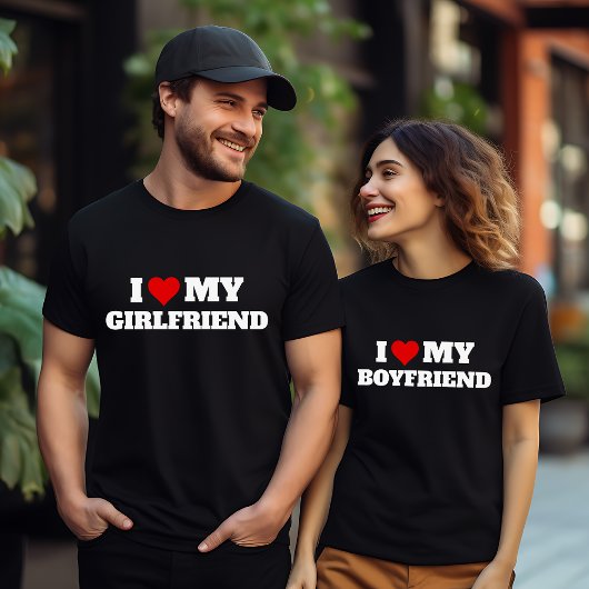 私はガールフレンドのバレンタインデーハートが大好き Tシャツ