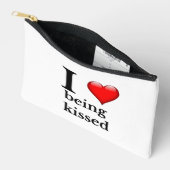 私はキスされることが大好きだ アクセサリーポーチ (見開き)