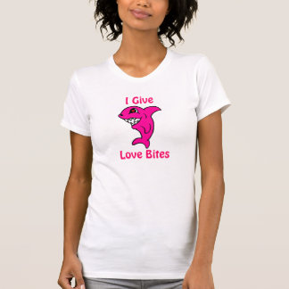 私はキスマークの鮫を与えます Tシャツ