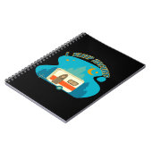 私はキャンパーのまわりにヴァンキャンピングエクスプローラー自然 ノートブック (左側)