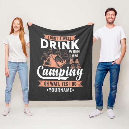 私はキャンプ中は必ずしも飲まない フリースブランケット (インサイチュ)
