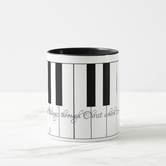 私はキリストを通して全てのことをピアノ鍵で行える マグカップ (中央)