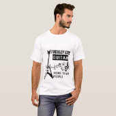 私はギターがとても好きだ Tシャツ (正面フル)