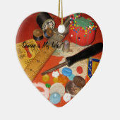 私はギフトを縫うことを愛します セラミックオーナメント (右)