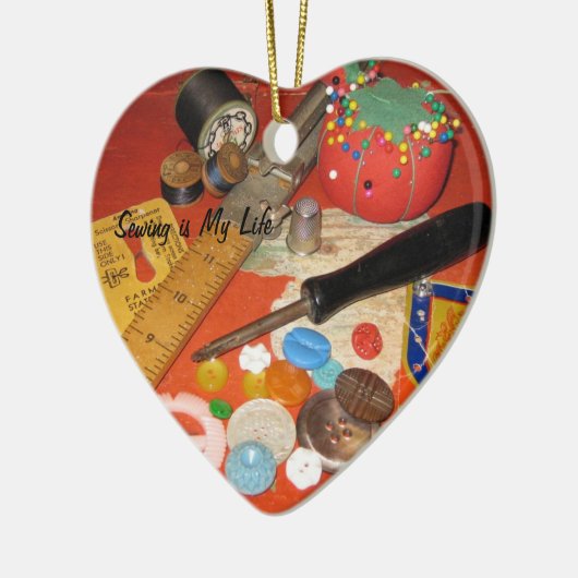 私はギフトを縫うことを愛します セラミックオーナメント (左)