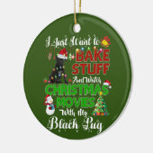 私はクリスマス映画を黒いパグで見たい セラミックオーナメント (左)