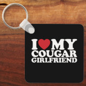 私はクーガー・ガールフレンドが大好き キーホルダー (正面)