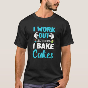 私はケーキ菓子屋を焼くのをからかっているだけで働く Tシャツ