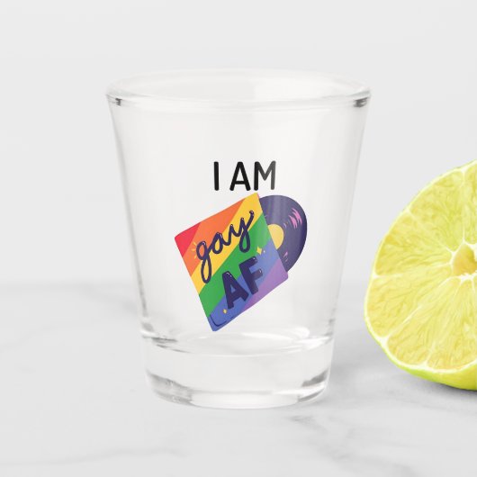 私はゲイおもしろいAF LGBTプライド月 ショットグラス (正面)