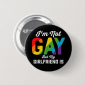 私はゲイではありませんが私の彼女は面白い LGBTQ Pride 缶バッジ (正面&裏面)