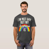私はゲイではないが私の彼氏はゲイ性おもしろい Tシャツ (正面フル)