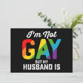 私はゲイではないが、夫はおもしろいLGBTQプライド 招待状 (スタンド正面)