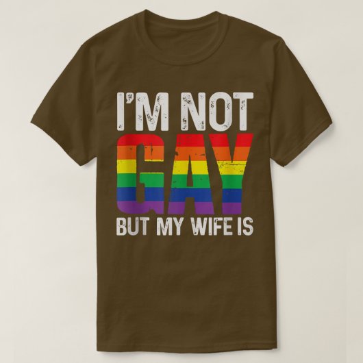 私はゲイではないが、妻はおもしろいLgbt Rainbow Wdd Tシャツ (デザイン正面)