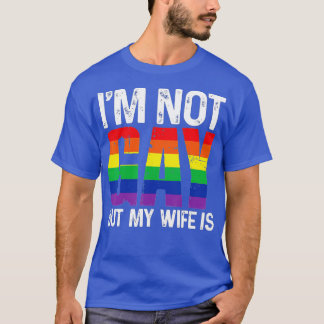 私はゲイではないが、妻はLGBTおもしろい Rainbow Wddだ Tシャツ