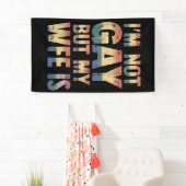 私はゲイではないが、妻はLGBTレインボー結婚ズ 横断幕 (インサイチュ)