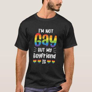 私はゲイではないが、彼氏はおもしろいゲイカップル Tシャツ