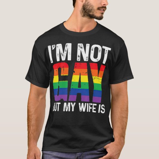 私はゲイではなく、妻はLGBTレインボーおもしろいである Tシャツ (正面)