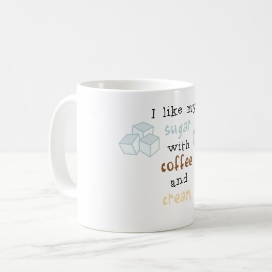 私はコーヒーおよびクリームが付いている私の砂糖を好みます コーヒーマグカップ (正面左)