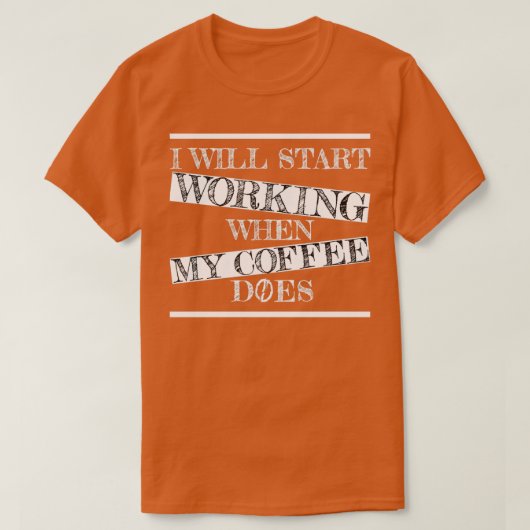 私はコーヒーが入ると仕事を始める Tシャツ (デザイン正面)