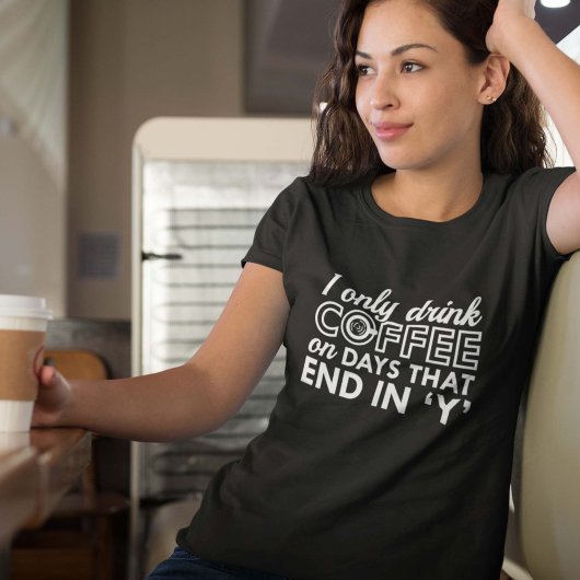 私はコーヒーしか飲まない Tシャツ