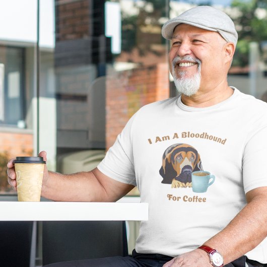 私はコーヒーの血統の猟犬です Tシャツ