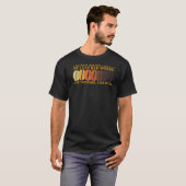 私はコーヒーを飲むか、母の人生に悪い言葉を言う Tシャツ (正面フル)