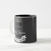 私はコーヒーを飲むし、物事を知っている ツートーンマグカップ (正面左)