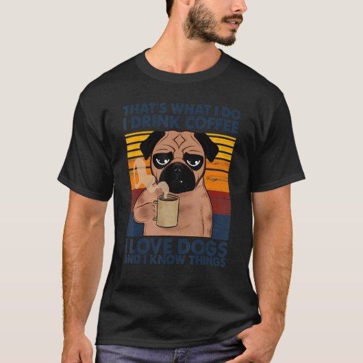 私はコーヒーを飲む私は犬を愛し、私は犬Mを知っている Tシャツ (正面)