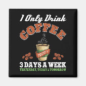 私はコーヒーを飲む3週日コーヒー中毒者 マグネット (正面)