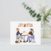 私はコーヒー引用文ガールズフレンズですべてを取る ポストカード (スタンド正面)