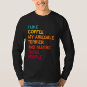 私はコーヒー、私のAiredale Terrierと多分3が好き Tシャツ (正面)