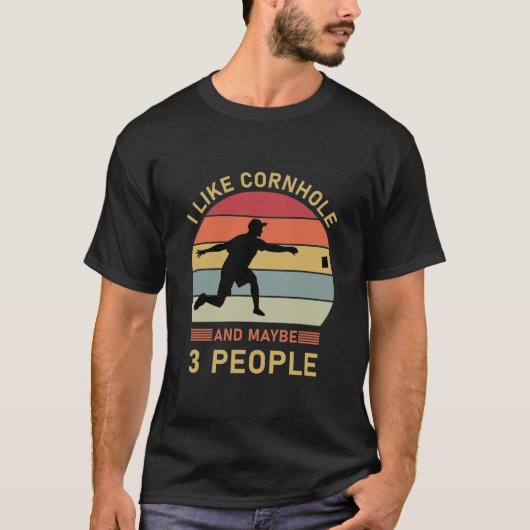 私はコーンホールとたぶん3人 - コーンホール Tシャツ (正面)
