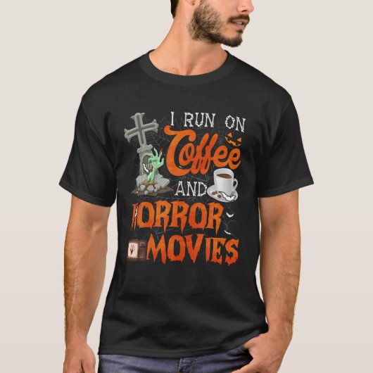 私はコー走ヒーとホラー映画ハロウィンコーヒーを飲んでいる Tシャツ (正面)