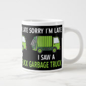 私はゴミをリサイクルするゴミのトラックの衣装を見た ジャンボコーヒーマグカップ (右)