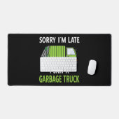 私はゴミをリサイクルするゴミのトラックの衣装を見た デスクマット (キーボード&マウス)