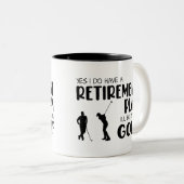 私はゴルフをする退職計画遊がある ツートーンマグカップ (正面右)