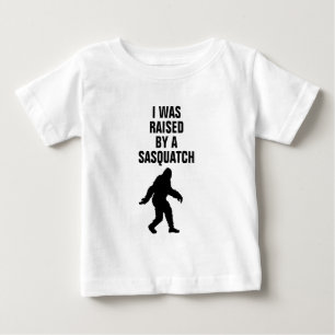 私はサスカッチによって育てられました ベビーTシャツ