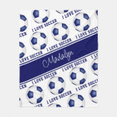 私はサッカー文字柄の女の子ブルー白が大好き フリースブランケット (正面)