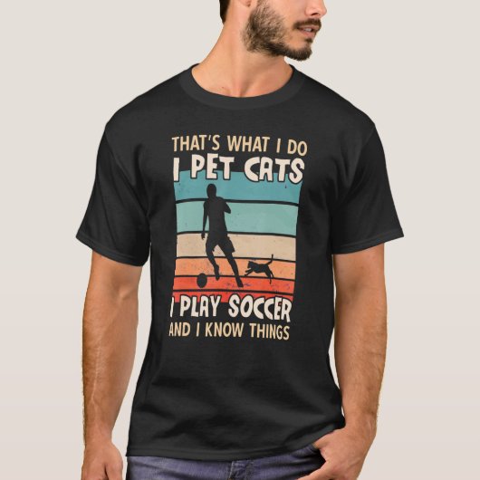 私はサッカー遊で猫を飼っていて、男の人を知っている Tシャツ (正面)
