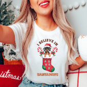 私はサ信じンタ足のクリスマスTシャツを着ている Tシャツ