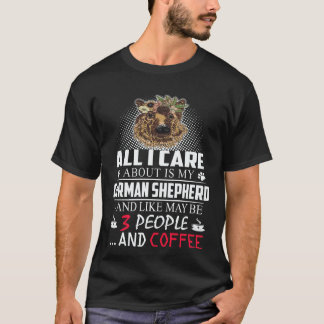 私はシェパードとコーヒー以外気にしない Tシャツ