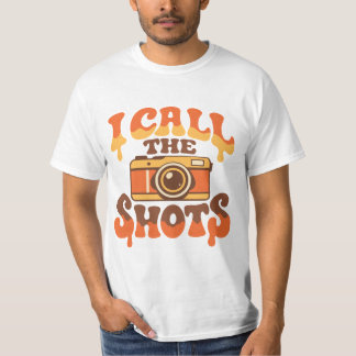 私はショットを呼びます レトロでグルービーなカメラの写真 Tシャツ