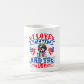 私はシーズー（犬）ツスとアメリカが大好き コーヒーマグカップ (中央)