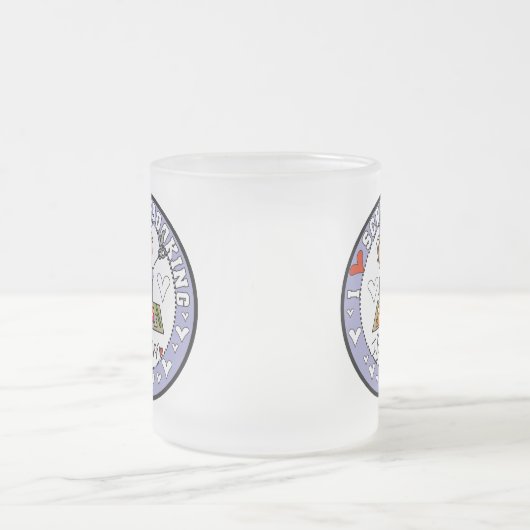 私はスクラップブック作りのTシャツおよびギフトを愛します フロストグラスマグカップ (中央)